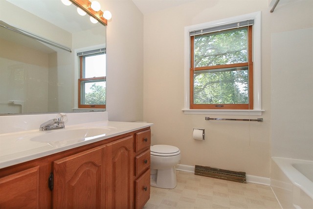 427 W North Ave, Bartlett, IL 60103 photo 19
