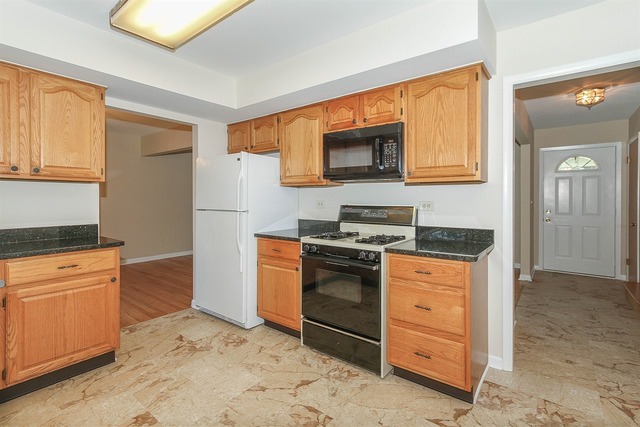 427 W North Ave, Bartlett, IL 60103 photo 9