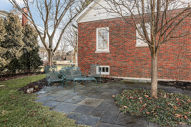 335 W Oak Ave, Wheaton, IL 60187 photo 17