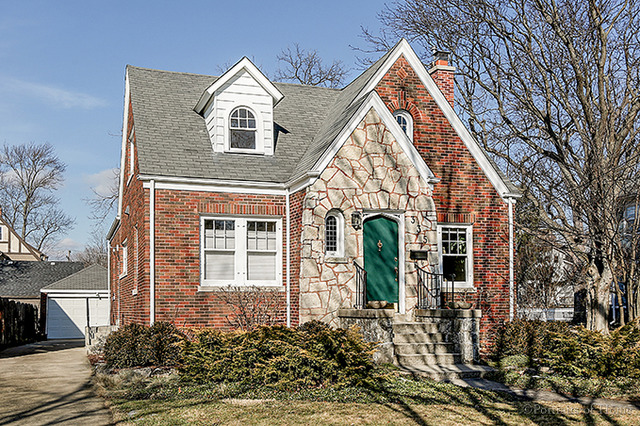 335 W Oak Ave, Wheaton, IL 60187 photo 1