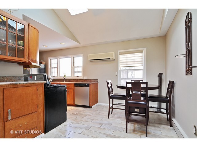 729 E Franklin Ave, Naperville, IL 60540 photo 4