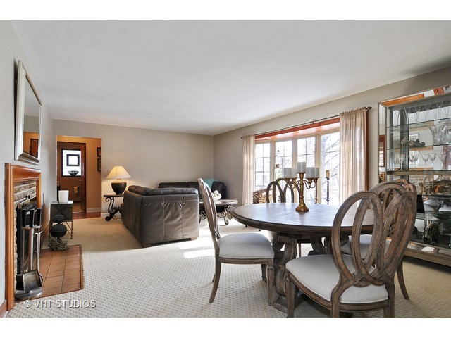 729 E Franklin Ave, Naperville, IL 60540 photo 2