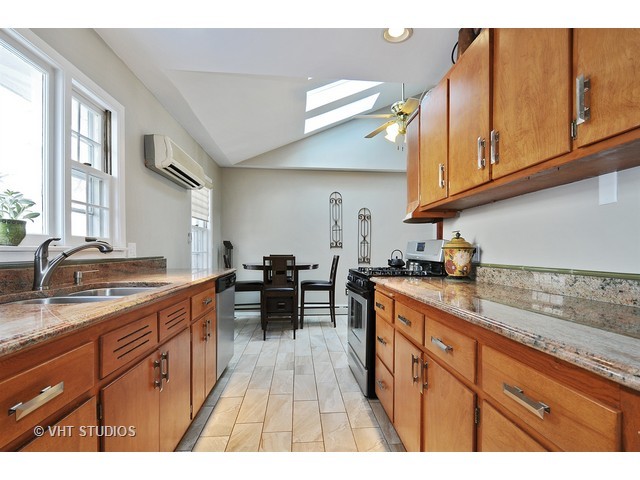 729 E Franklin Ave, Naperville, IL 60540 photo 3