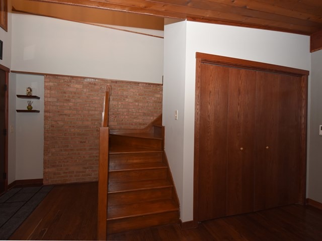 328 W Elm St, Wheaton, IL 60189 photo 2