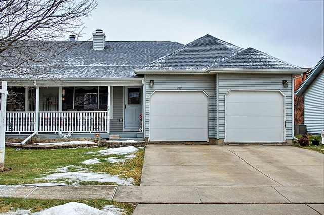 782 Cheyenne Ln, Elgin, IL 60123 photo 1