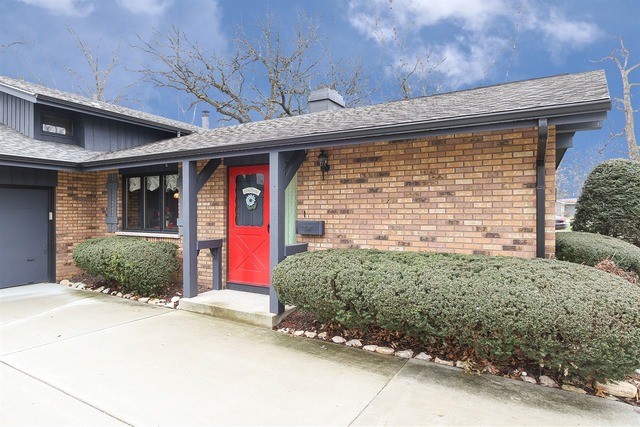 707 Carlton Dr, Elgin, IL 60120 photo 2