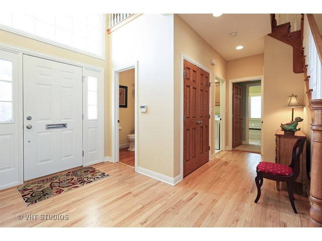 23 Windsor Dr, Elmhurst, IL 60126 photo 2