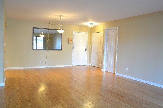 825 Pearson St #1D, Des Plaines, IL 60016 photo 2