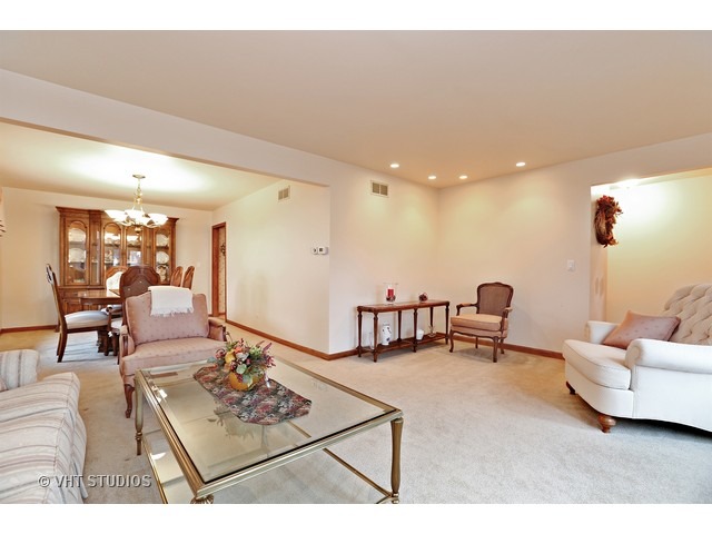 7406 Summit Rd, Darien, IL 60561 photo 3