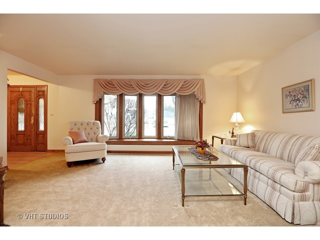 7406 Summit Rd, Darien, IL 60561 photo 2