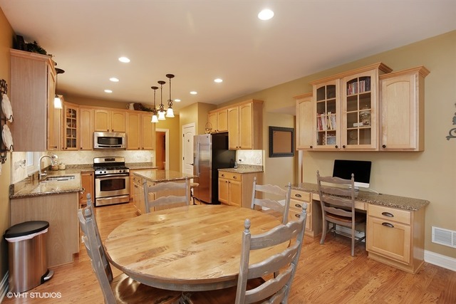4360 Whitehall Ln, Algonquin, IL 60102 photo 5