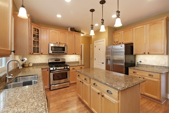 4360 Whitehall Ln, Algonquin, IL 60102 photo 2