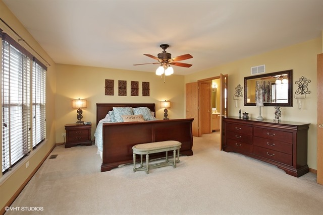 4360 Whitehall Ln, Algonquin, IL 60102 photo 10