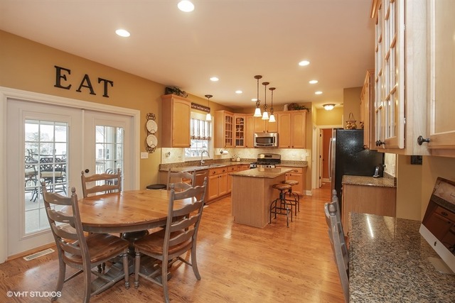4360 Whitehall Ln, Algonquin, IL 60102 photo 3