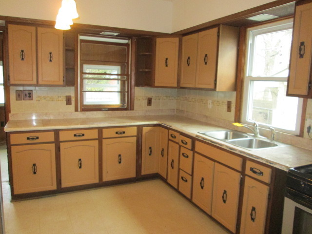 17 E 31st Pl, Steger, IL 60475 photo 2