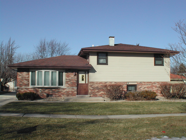 742 Evergreen Ln, Bartlett, IL 60103 photo 1
