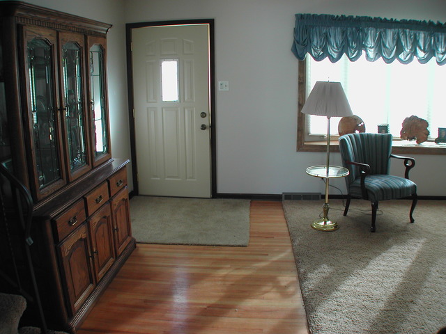 742 Evergreen Ln, Bartlett, IL 60103 photo 2