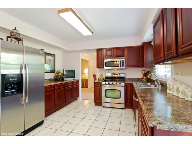 169 Crystal Ln, Bartlett, IL 60103 photo 8