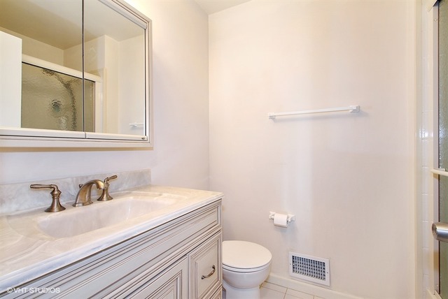 620 Dunsten Cir, Northbrook, IL 60062 photo 12