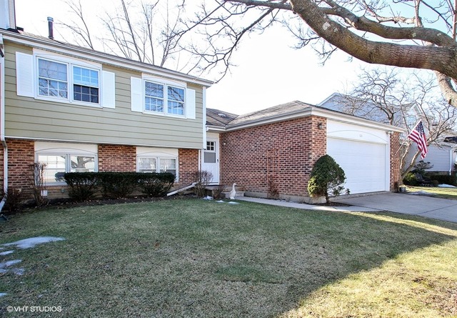 620 Dunsten Cir, Northbrook, IL 60062 photo 1