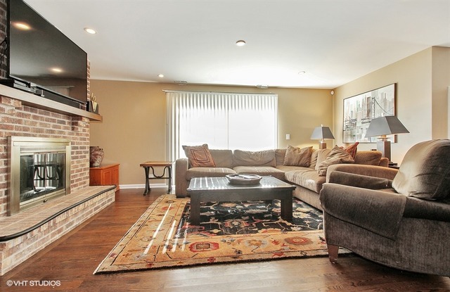 620 Dunsten Cir, Northbrook, IL 60062 photo 2