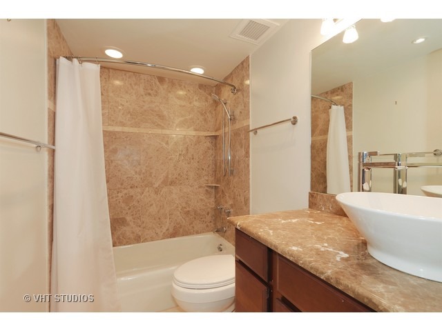 175 E Delaware Pl #6001, Chicago, IL 60611 photo 9