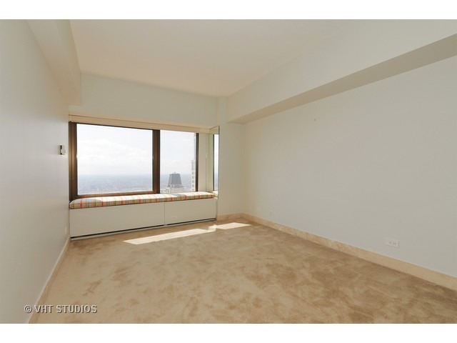 175 E Delaware Pl #6001, Chicago, IL 60611 photo 8