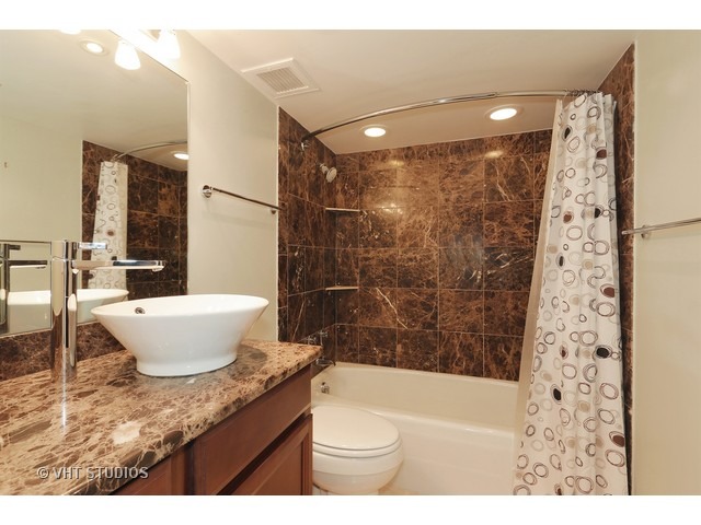 175 E Delaware Pl #6001, Chicago, IL 60611 photo 7
