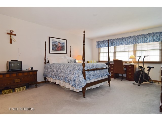876 Middleton Ln, Bartlett, IL 60103 photo 9
