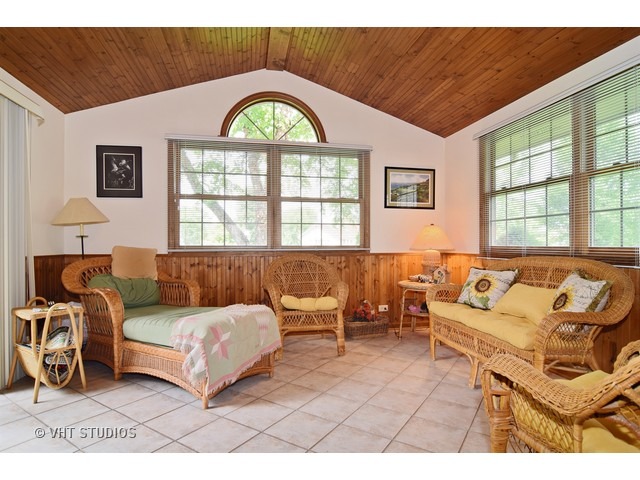 876 Middleton Ln, Bartlett, IL 60103 photo 8