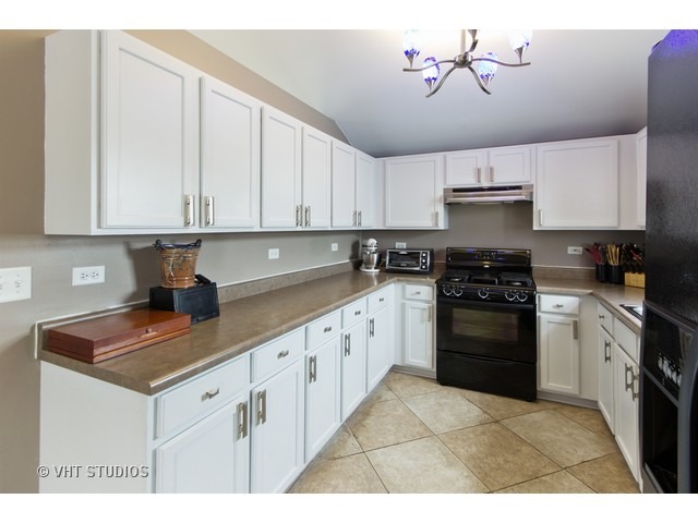 5300 Meadowbrook St, Plainfield, IL 60586 photo 4