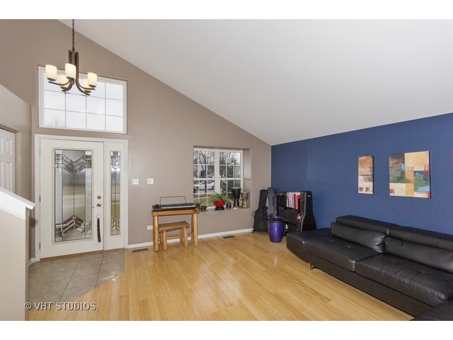 5300 Meadowbrook St, Plainfield, IL 60586 photo 2