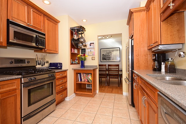 576 E Parkway Rd, Riverside, IL 60546 photo 7