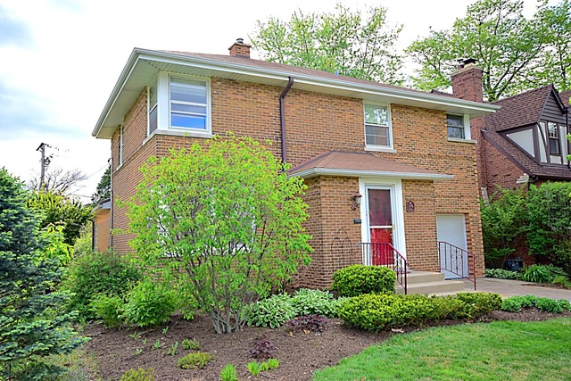 576 E Parkway Rd, Riverside, IL 60546 photo 1