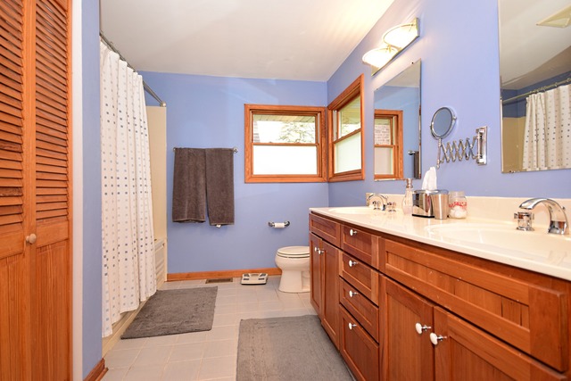 576 E Parkway Rd, Riverside, IL 60546 photo 10