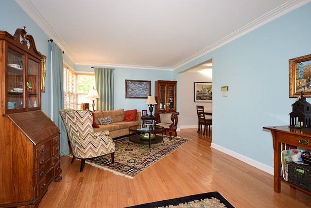 576 E Parkway Rd, Riverside, IL 60546 photo 3