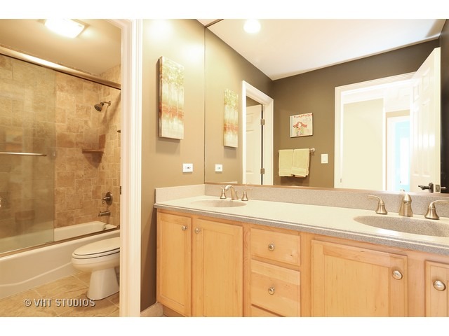 2370 Lansburgh Ct, Aurora, IL 60502 photo 15