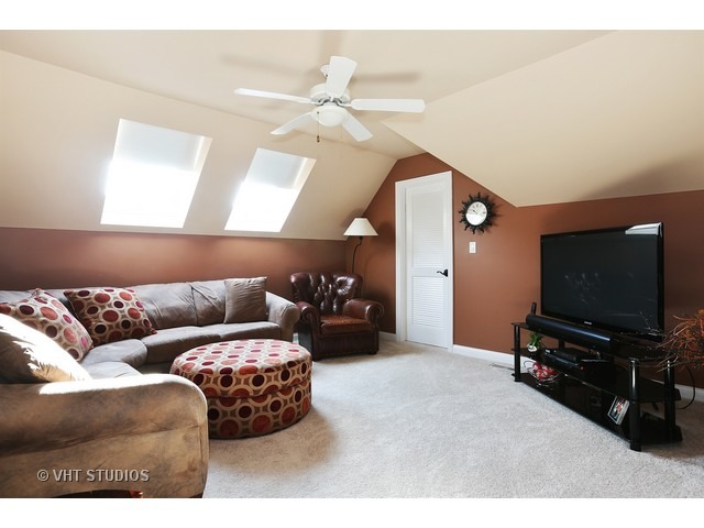 2370 Lansburgh Ct, Aurora, IL 60502 photo 13