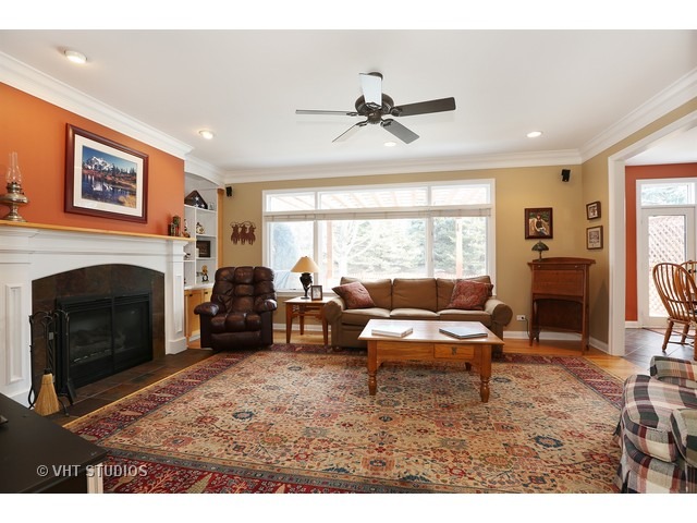 2370 Lansburgh Ct, Aurora, IL 60502 photo 7