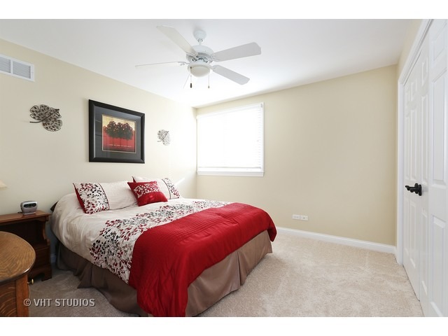 2370 Lansburgh Ct, Aurora, IL 60502 photo 12
