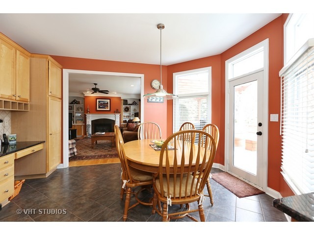2370 Lansburgh Ct, Aurora, IL 60502 photo 5