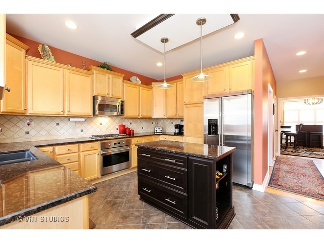 2370 Lansburgh Ct, Aurora, IL 60502 photo 4