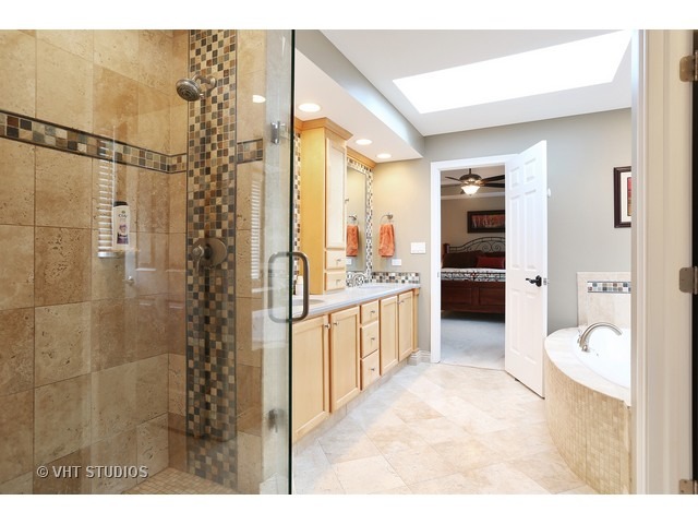 2370 Lansburgh Ct, Aurora, IL 60502 photo 11