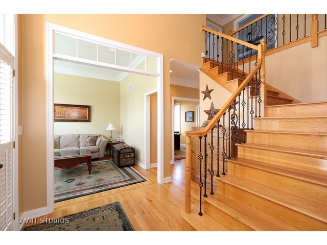 2370 Lansburgh Ct, Aurora, IL 60502 photo 2