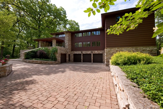 3121 Heritage Oaks Ln, Oak Brook, IL 60523 photo 2