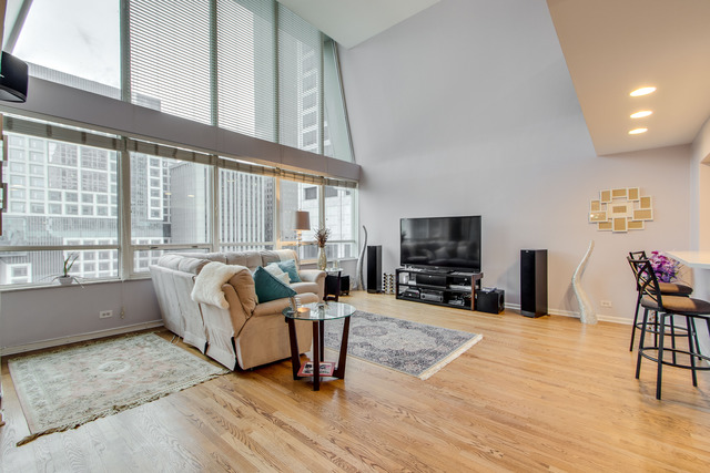 201 E Chestnut St #24D, Chicago, IL 60611 photo 2