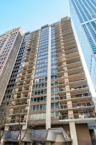 201 E Chestnut St #24D, Chicago, IL 60611 photo 1