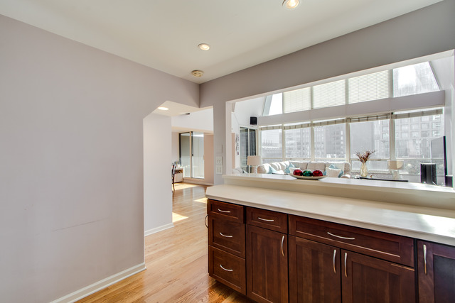 201 E Chestnut St #24D, Chicago, IL 60611 photo 9