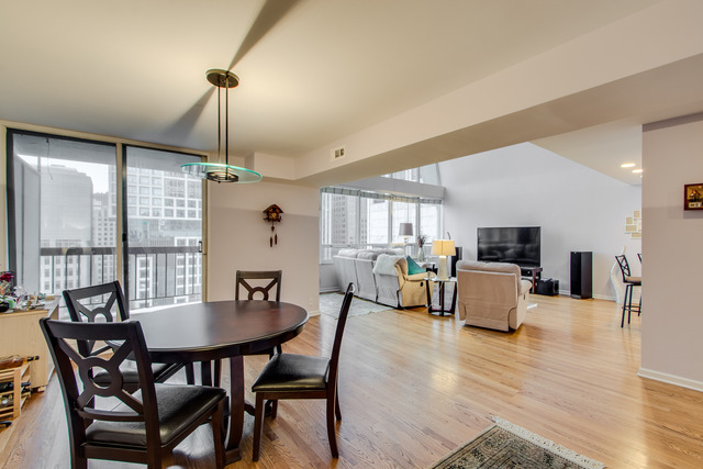 201 E Chestnut St #24D, Chicago, IL 60611 photo 4