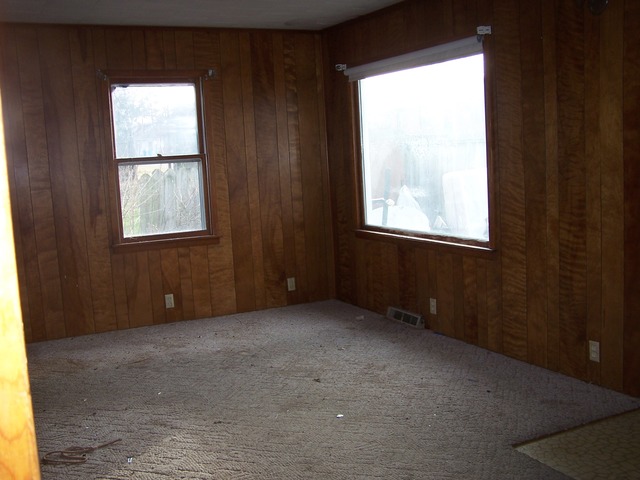 1913 Pulaski St, Peru, IL 61354 photo 2